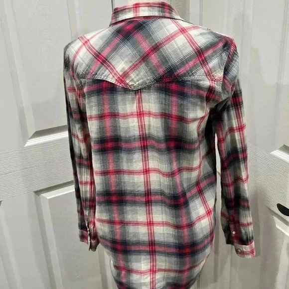 3 piece lot American Eagle boyfriend plaid cats eye snap up, denim vest & scarf - Picture 12 of 13